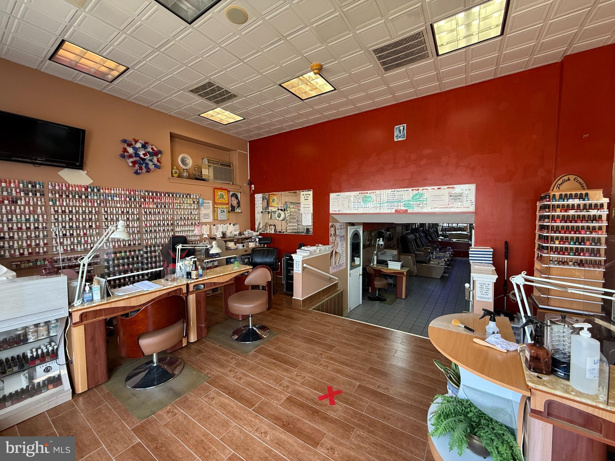 Turnkey nail salon business. Fully equipped with 5 pedicure chairs and 5 manicure stations, making it ready for immediate operation. Its prime location on intersection of Frankford and Princeton Ave provides steady traffic and a strong neighborhood presence.
Option to lease with upstairs three bedroom one bath bi-level apartment.