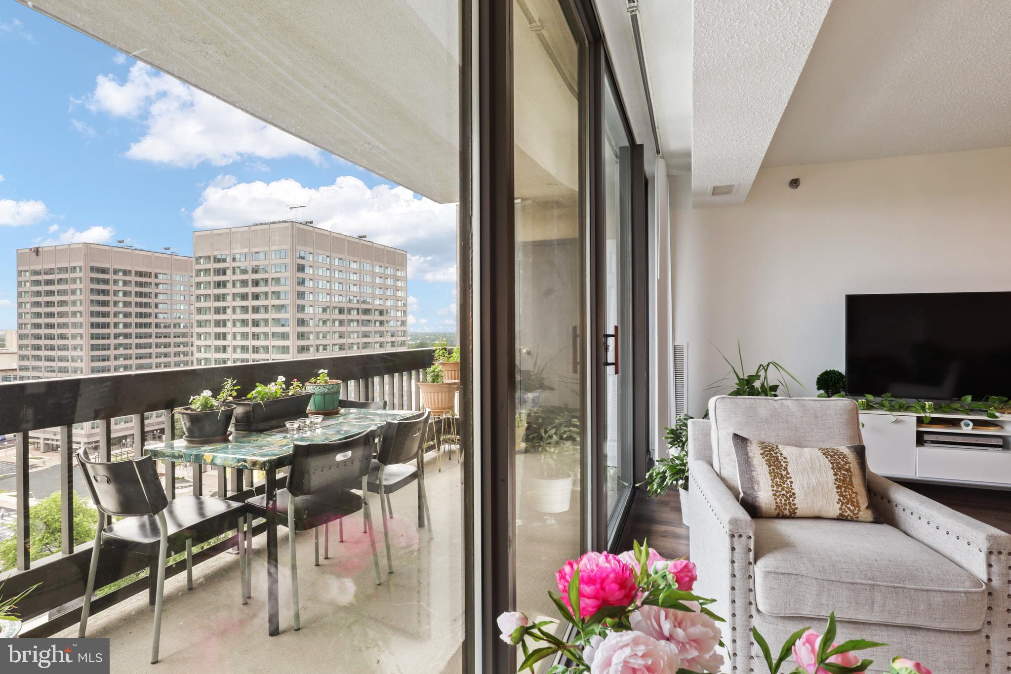 SKYLINE SQUARE CONDO - Residential