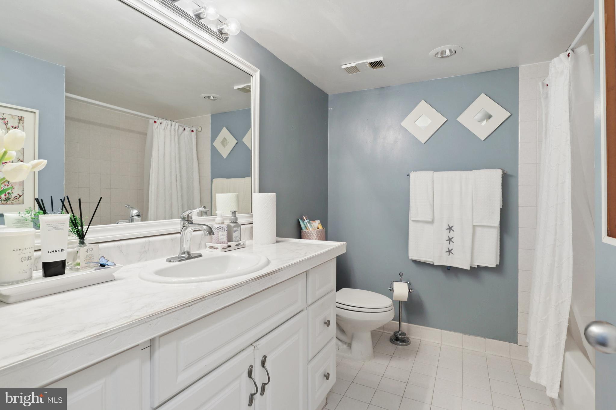 SKYLINE SQUARE CONDO - Residential