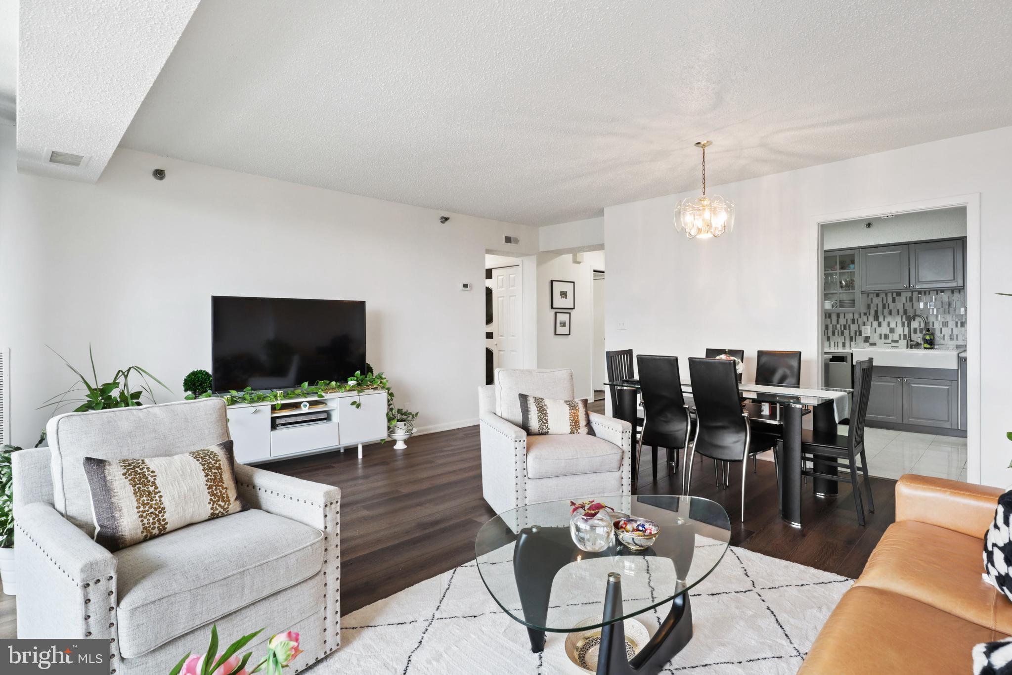 SKYLINE SQUARE CONDO - Residential