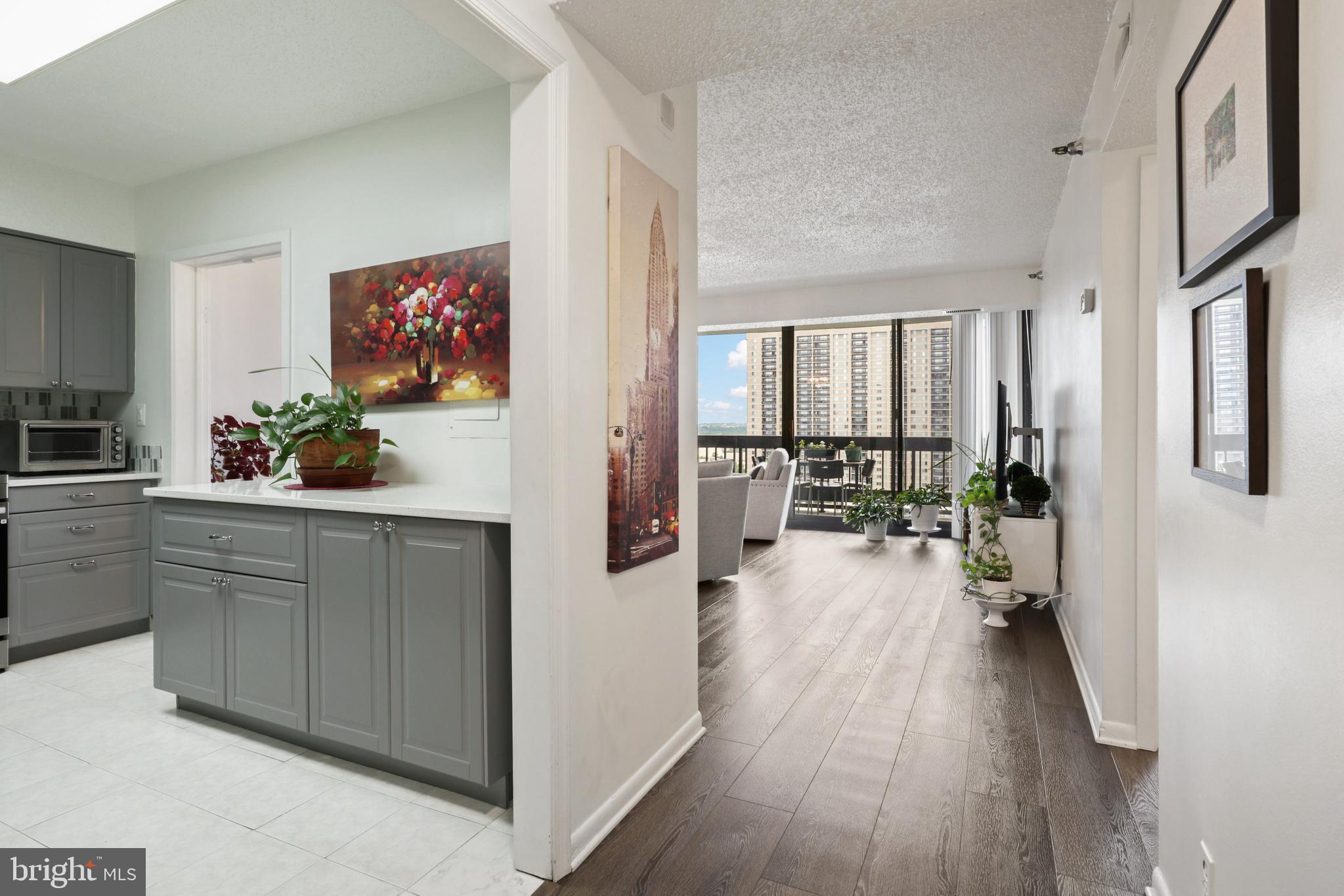 SKYLINE SQUARE CONDO - Residential