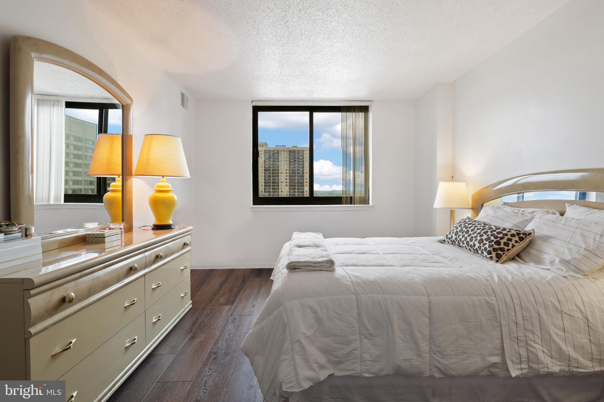 SKYLINE SQUARE CONDO - Residential