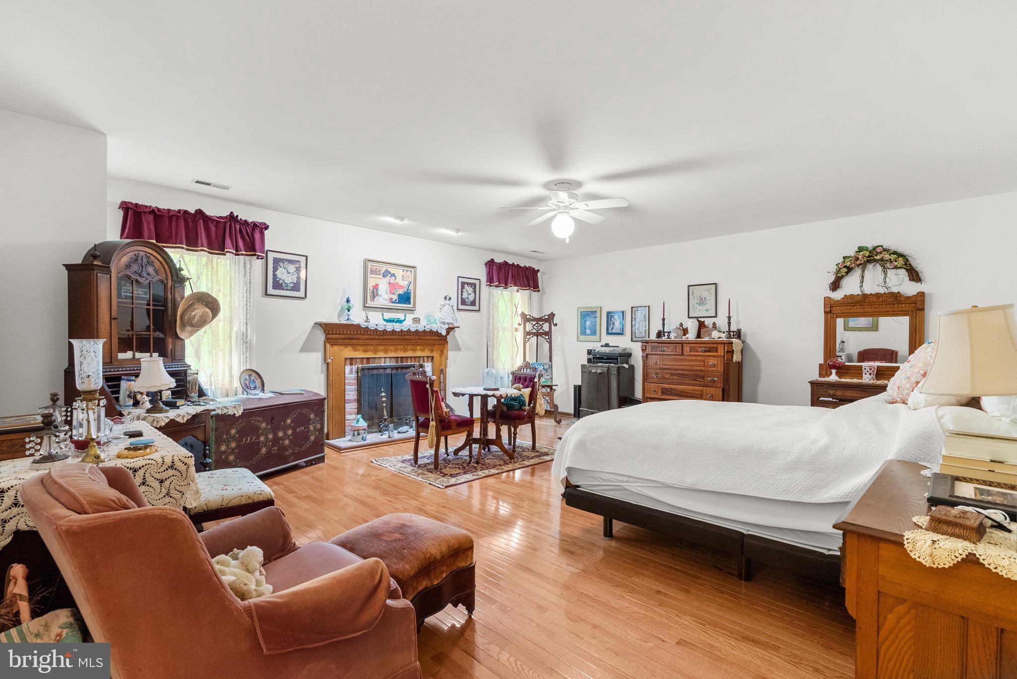 ASHTON OAKS - Residential