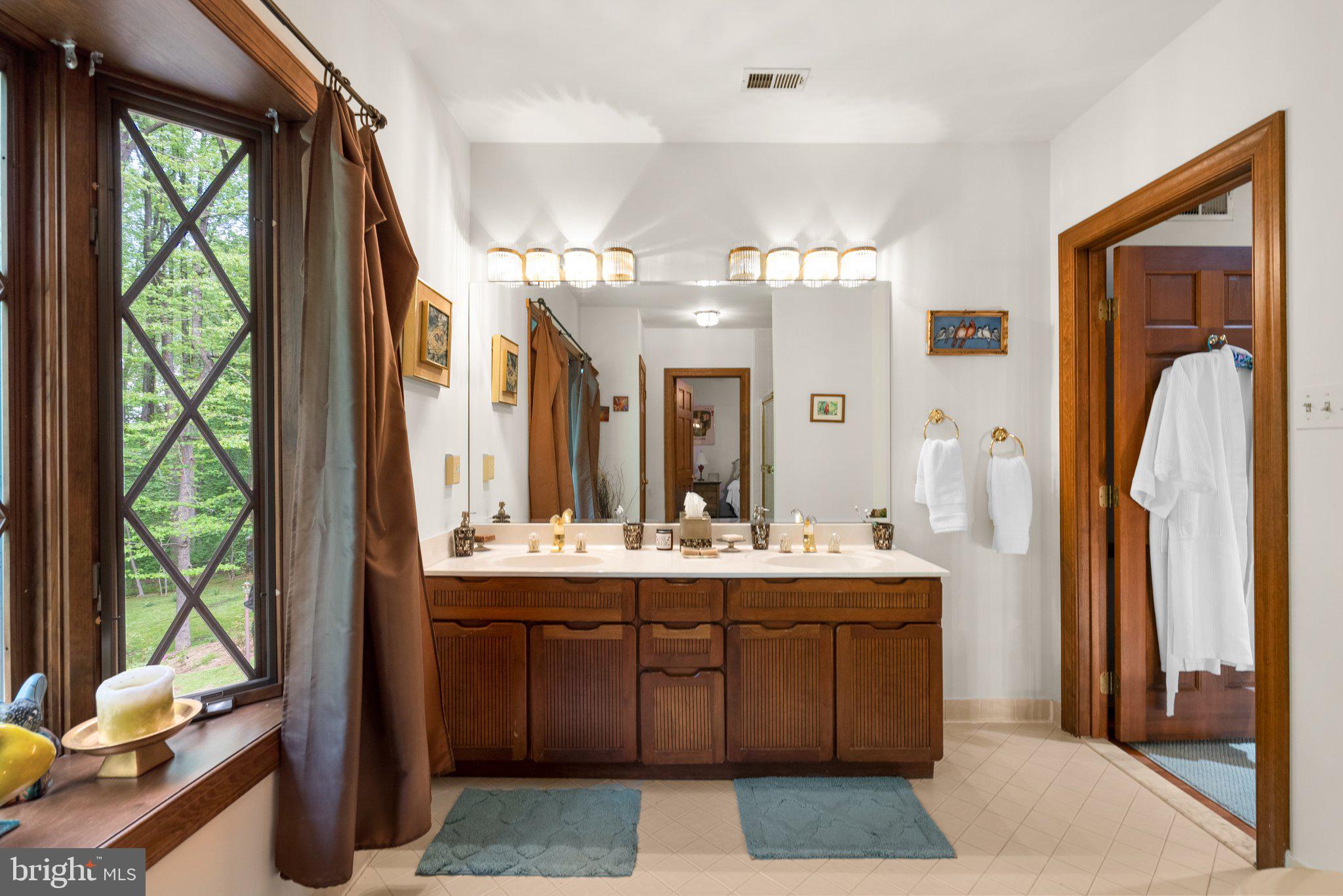 ASHTON OAKS - Residential