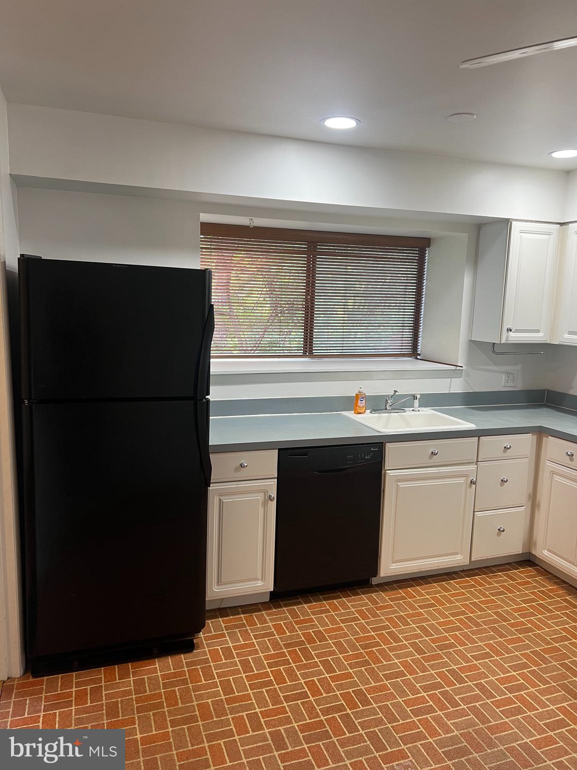 GOLF COURSE SQUARE - Residential Lease