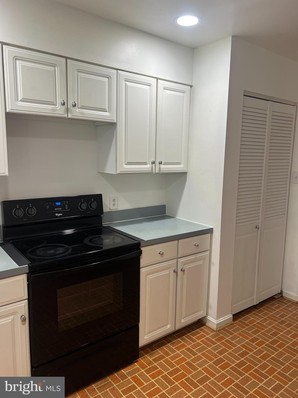 GOLF COURSE SQUARE - Residential Lease