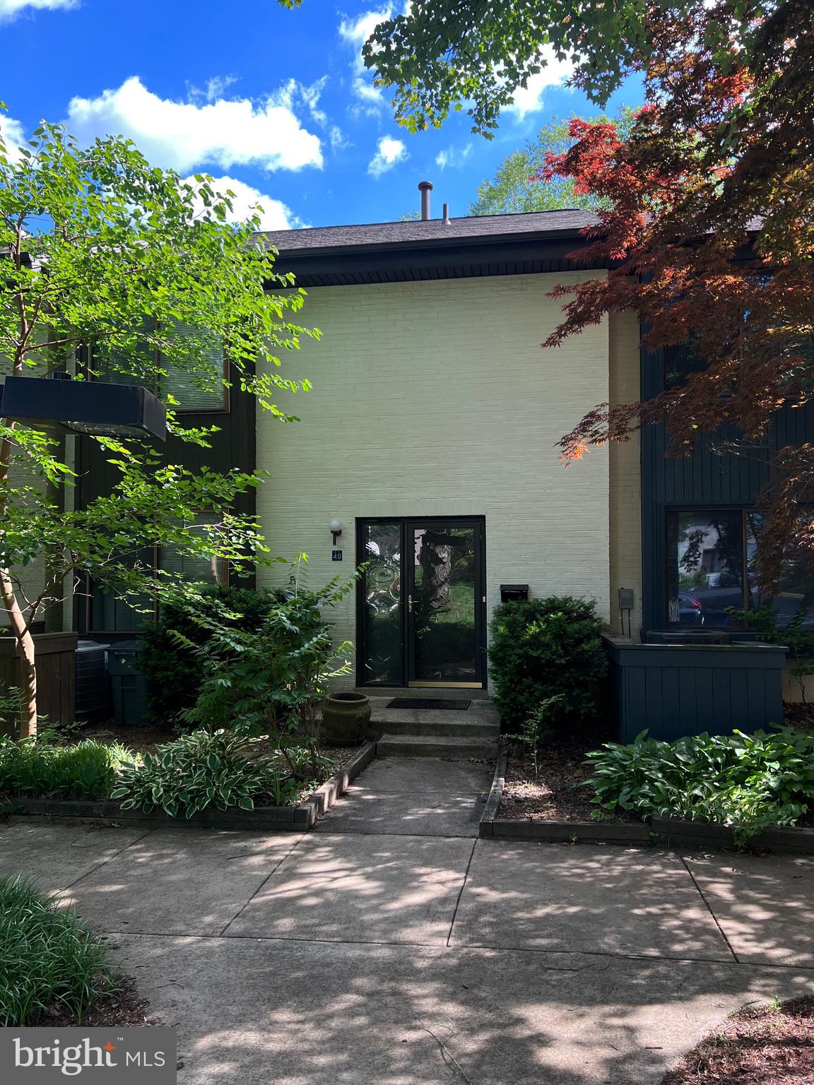 GOLF COURSE SQUARE - Residential Lease