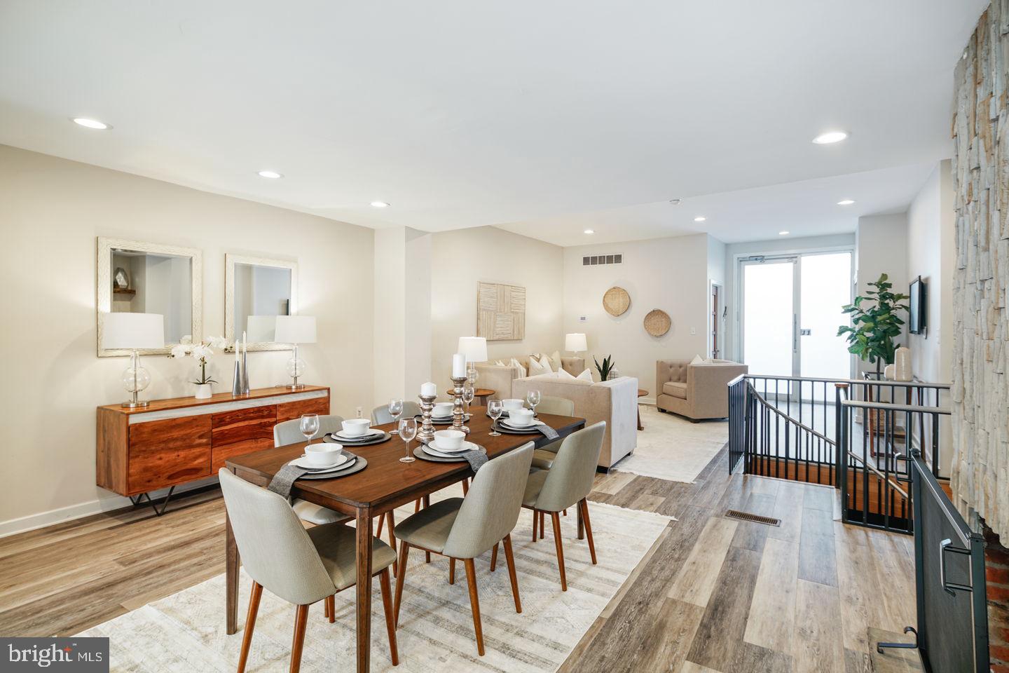 QUEEN VILLAGE - Residential