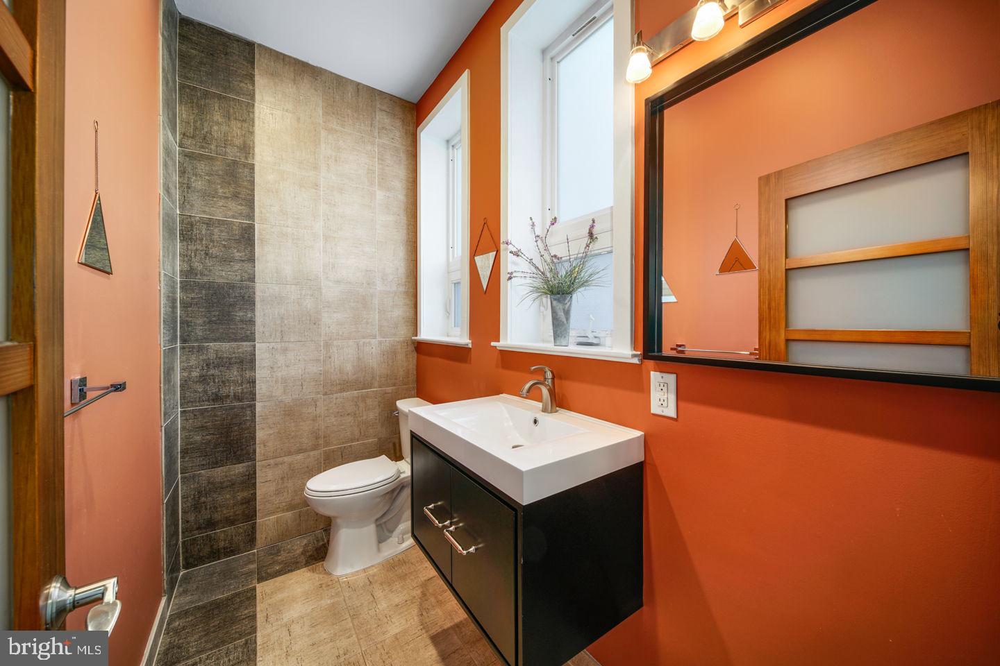 QUEEN VILLAGE - Residential