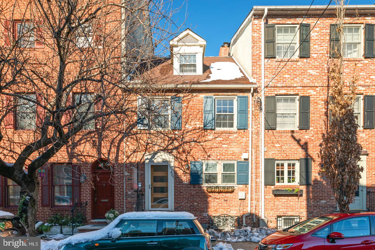 QUEEN VILLAGE - Residential