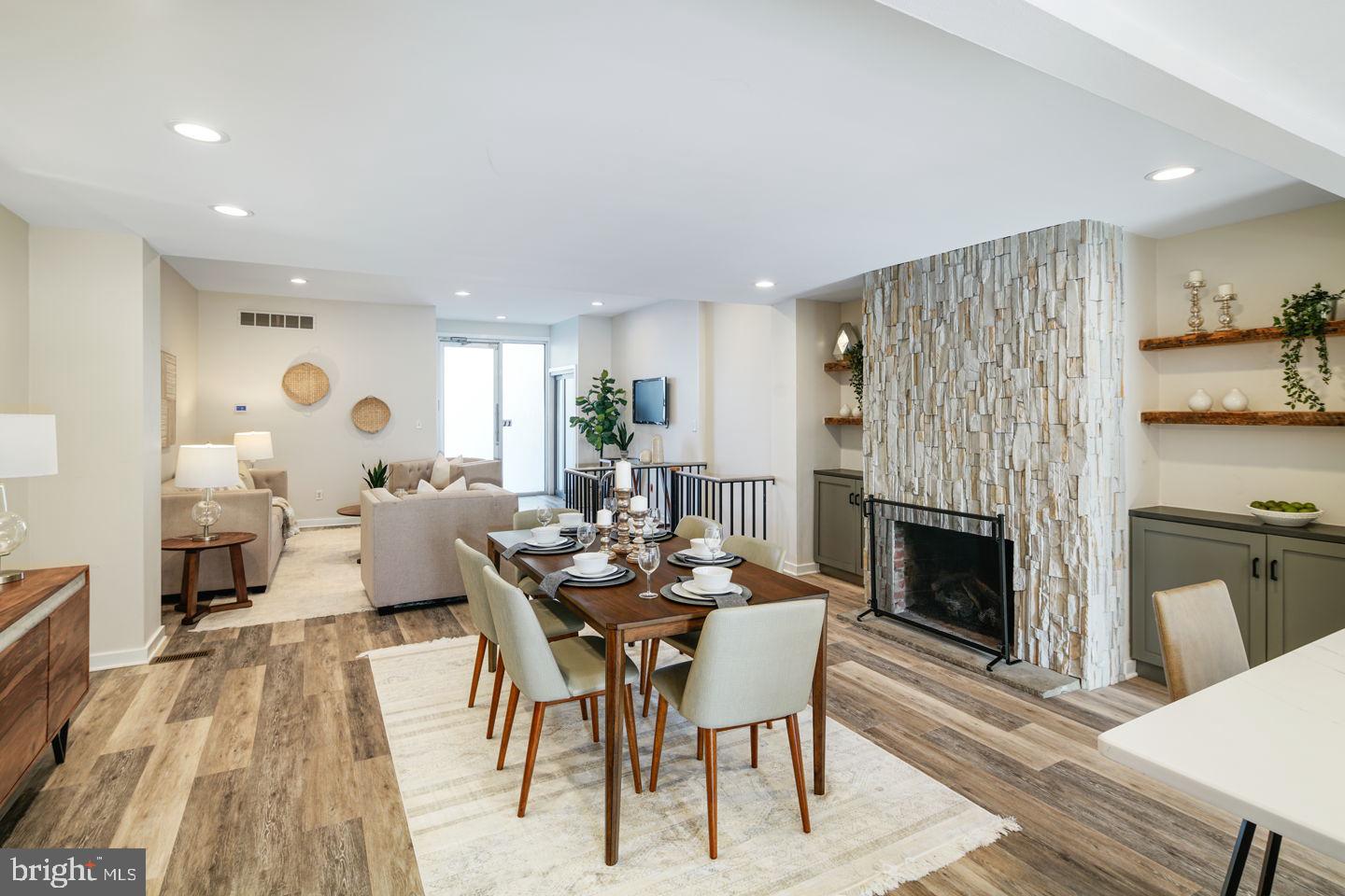 QUEEN VILLAGE - Residential