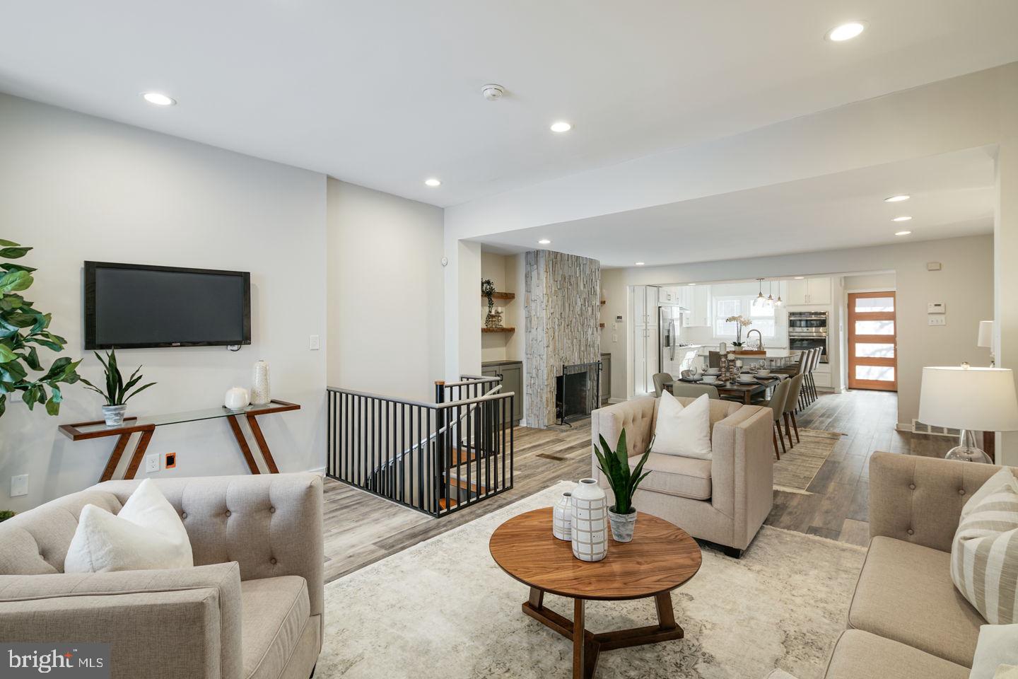 QUEEN VILLAGE - Residential