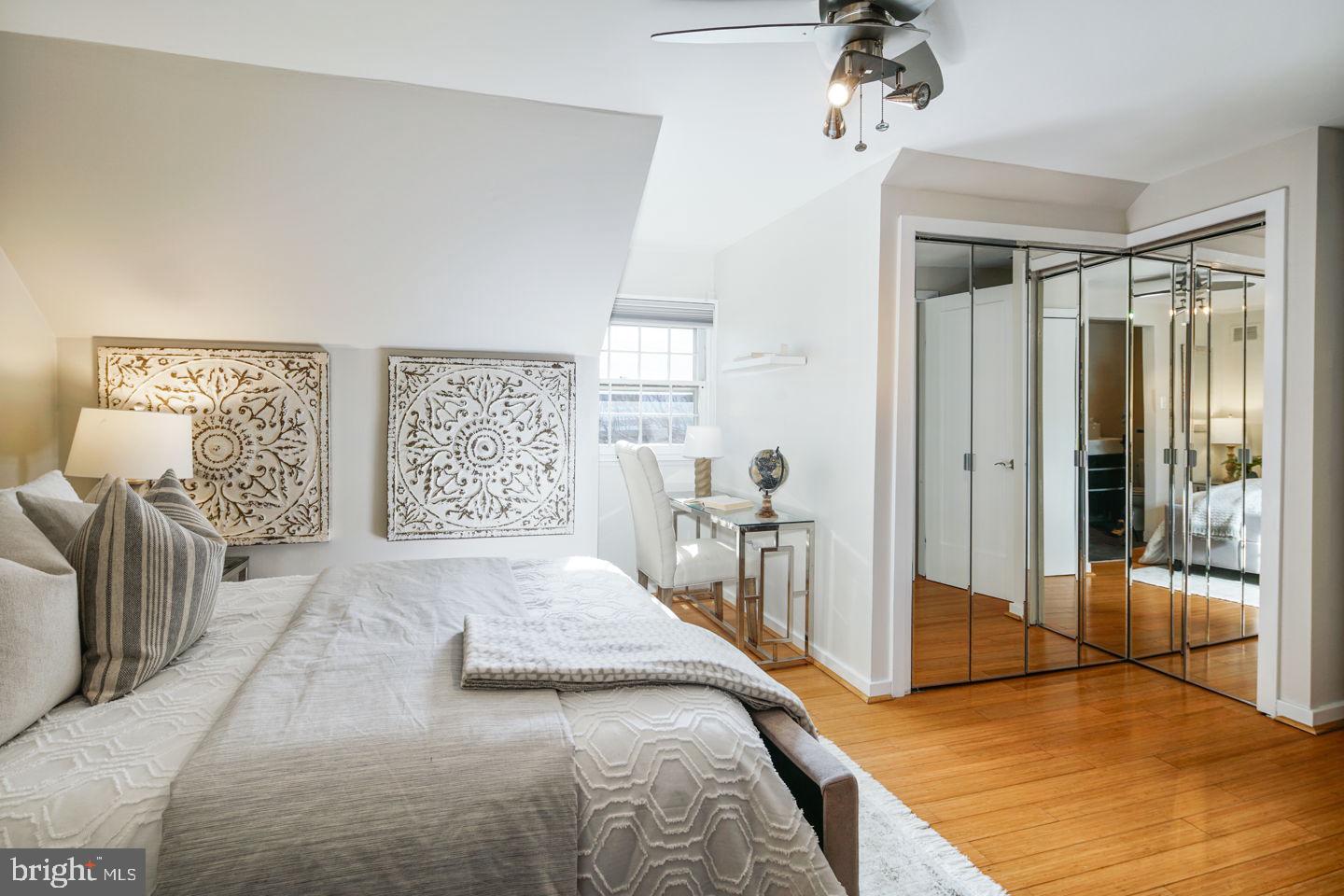 QUEEN VILLAGE - Residential