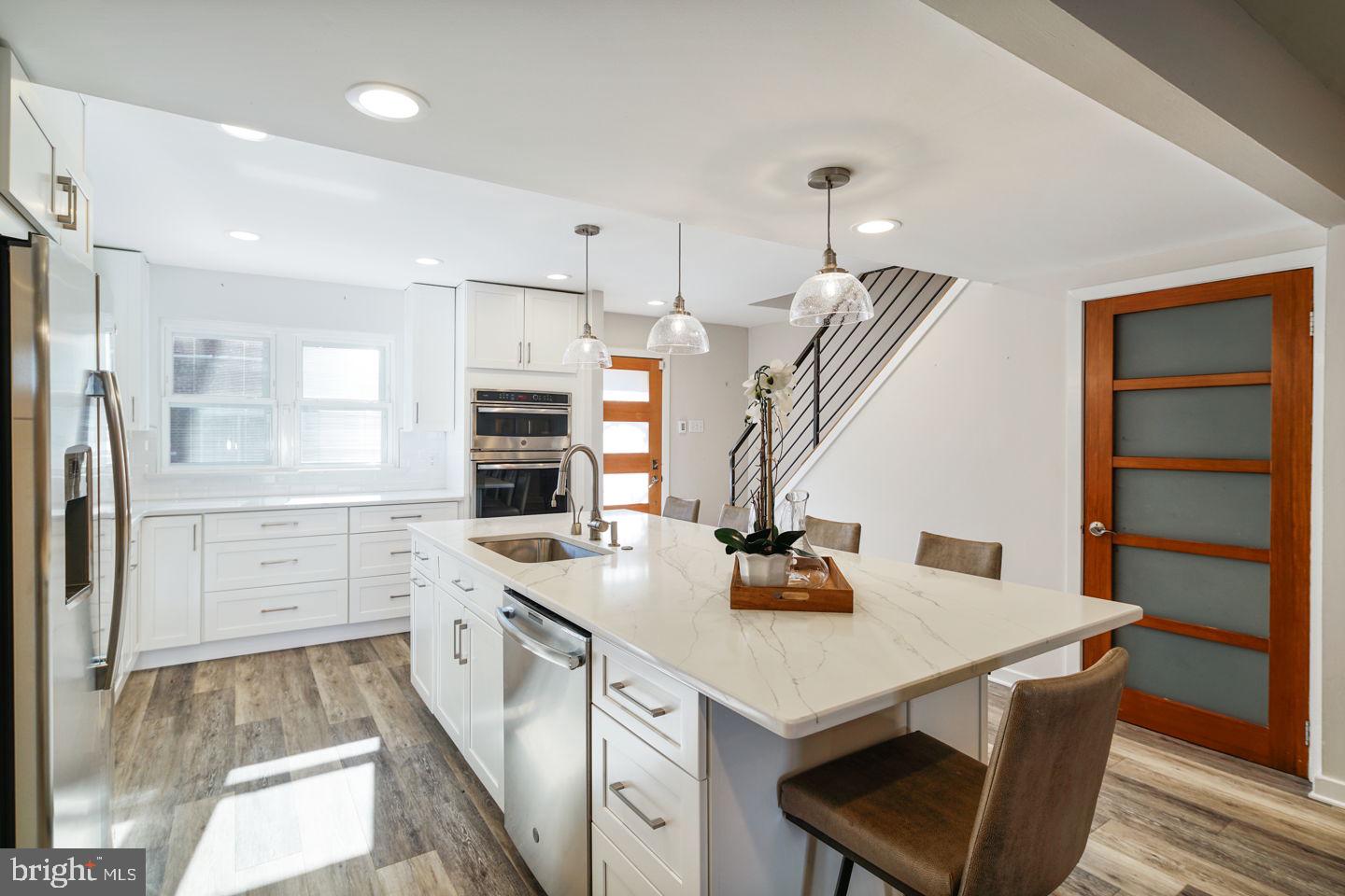 QUEEN VILLAGE - Residential