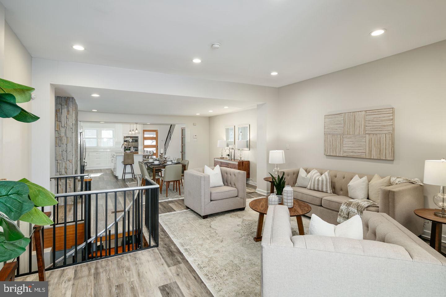 QUEEN VILLAGE - Residential