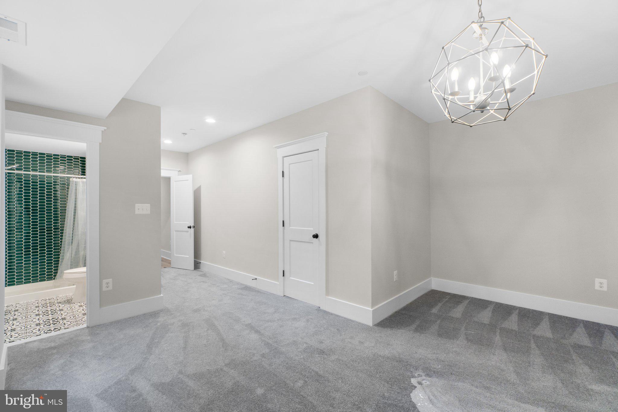 MIDDLETOWN - Residential