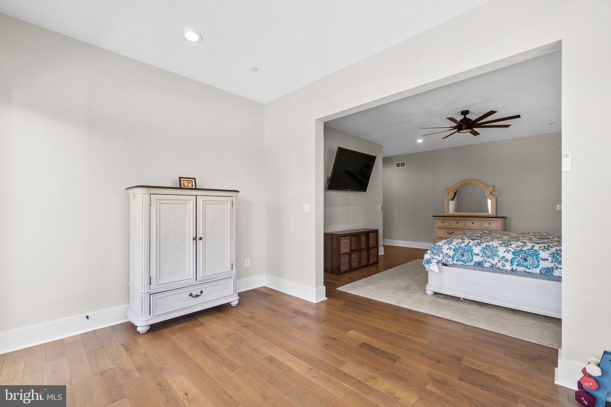 MIDDLETOWN - Residential