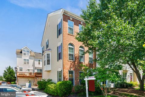 5842 COWLING COURT ALEXANDRIA VA 22304