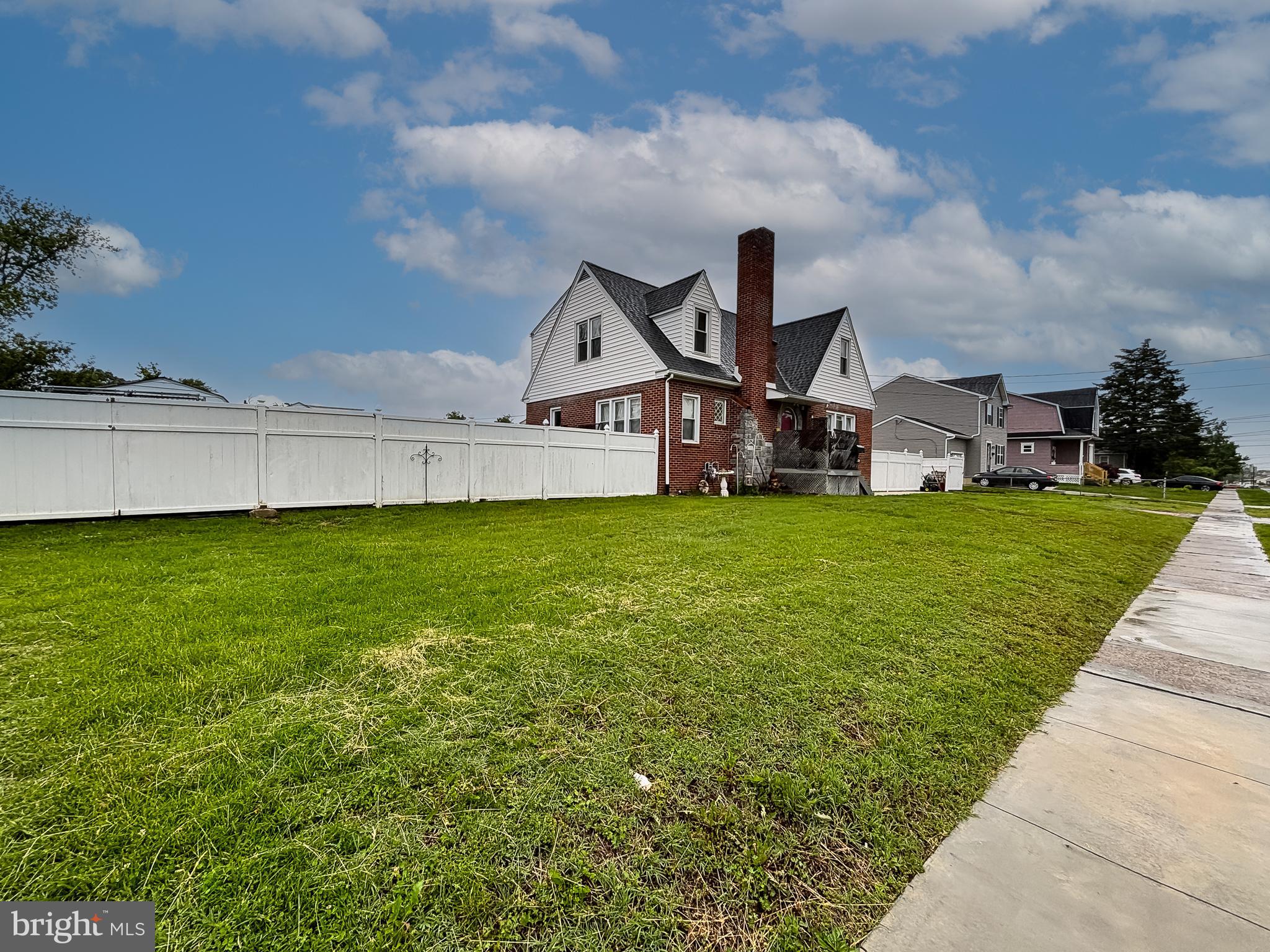 121 E LAFAYETTE AVENUE