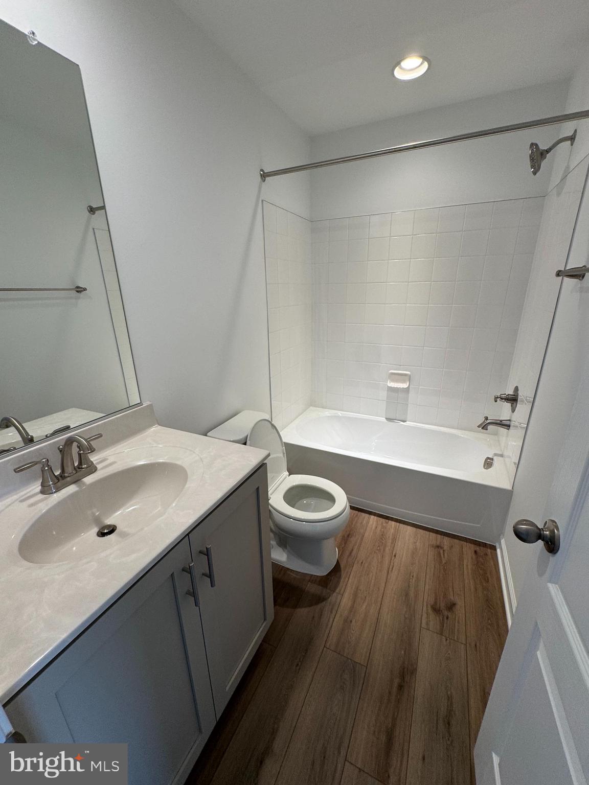 WHISPERING PINES - Residential Lease