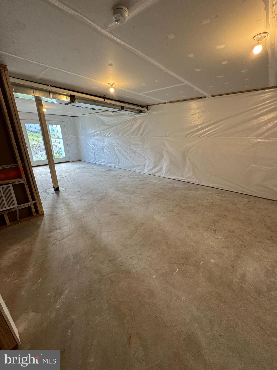 WHISPERING PINES - Residential Lease