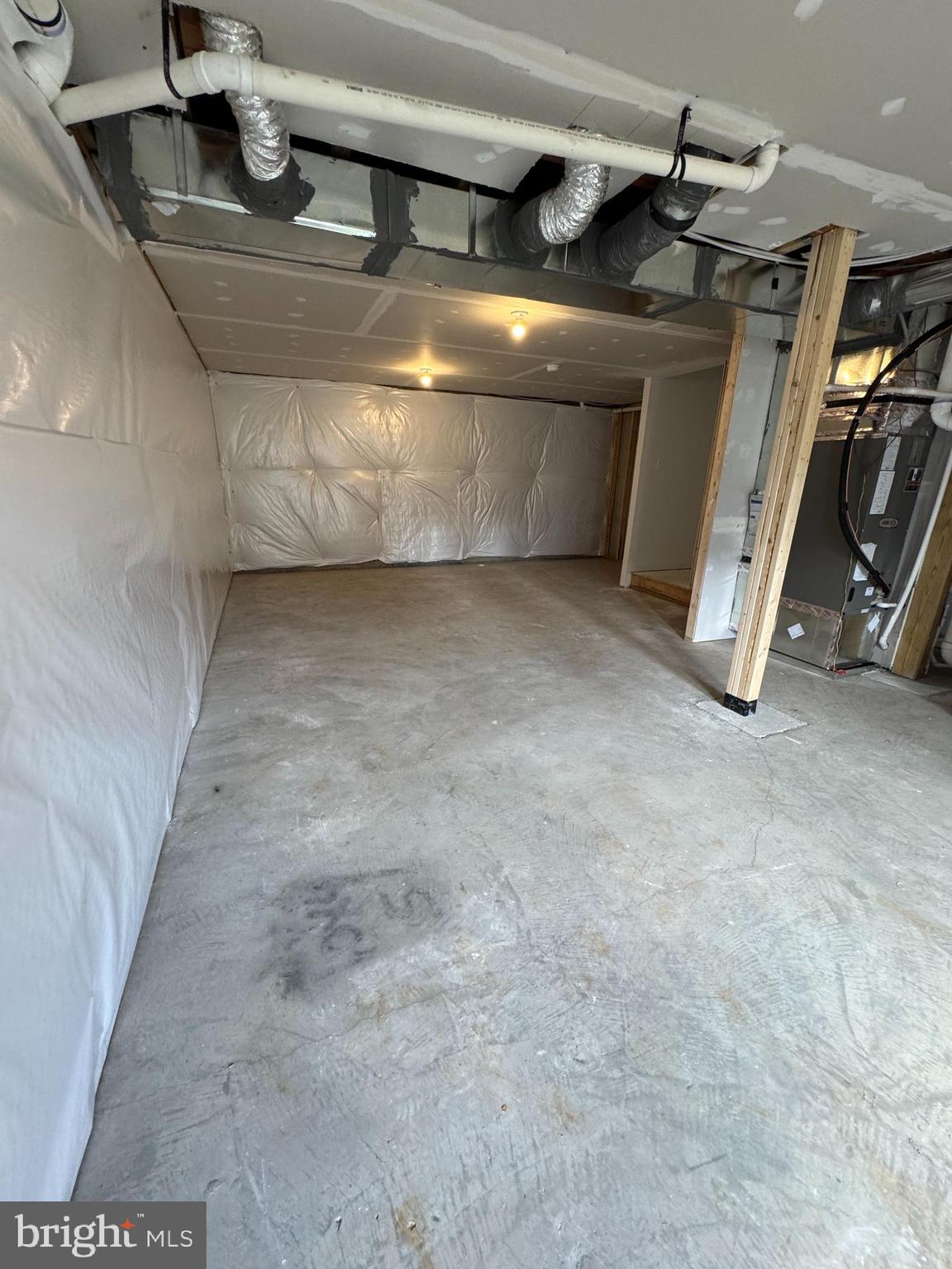 WHISPERING PINES - Residential Lease