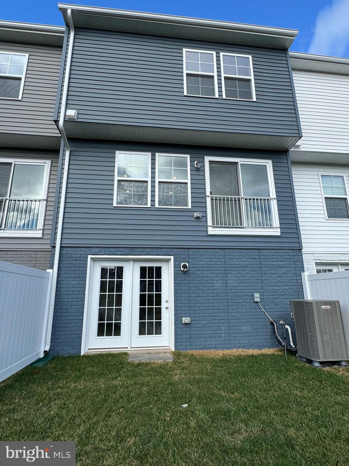 WHISPERING PINES - Residential Lease