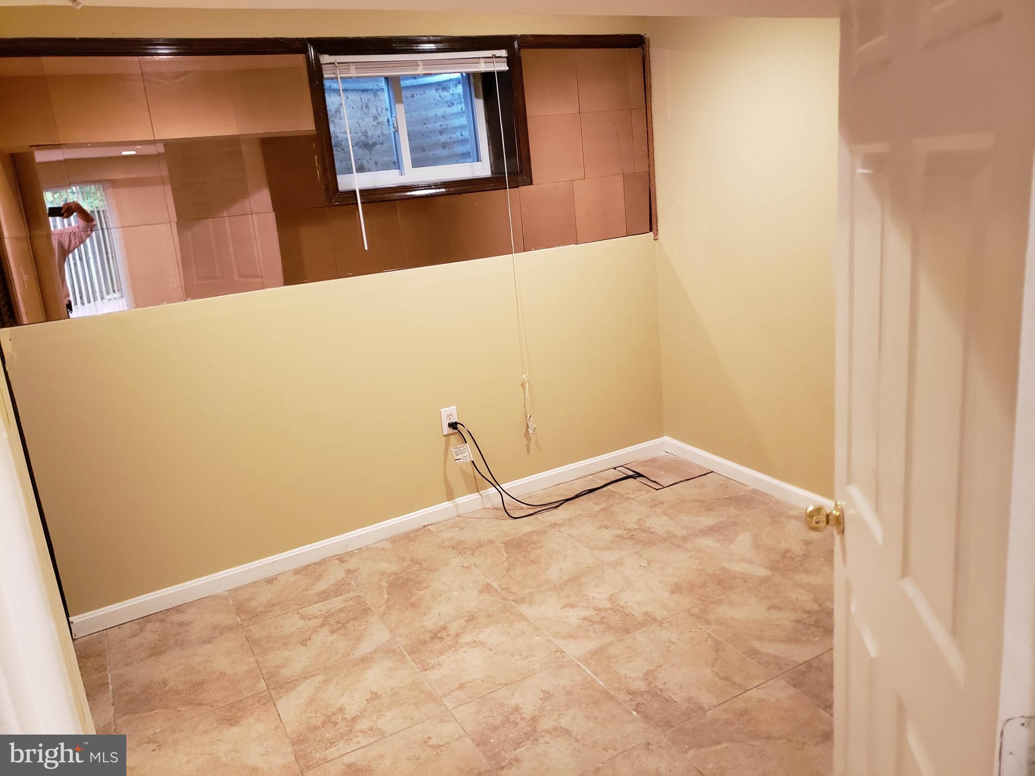 BURKE STATION SQUARE - Residential