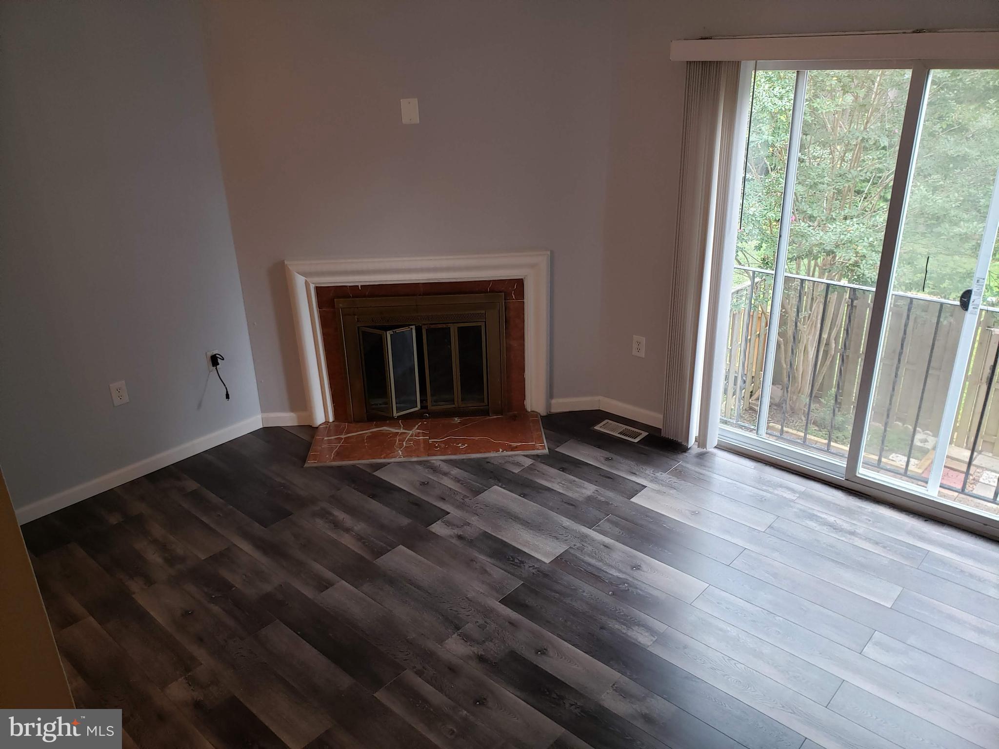 BURKE STATION SQUARE - Residential