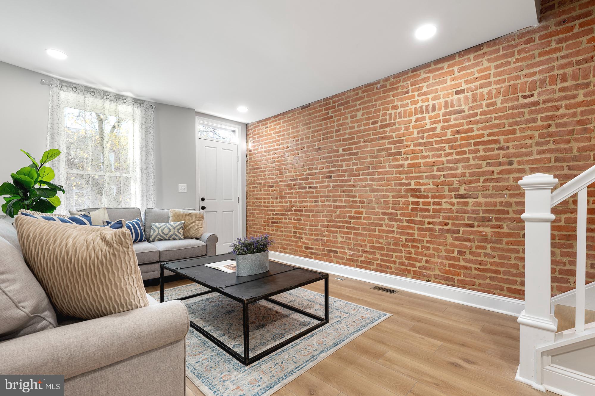 LOCUST POINT - Residential