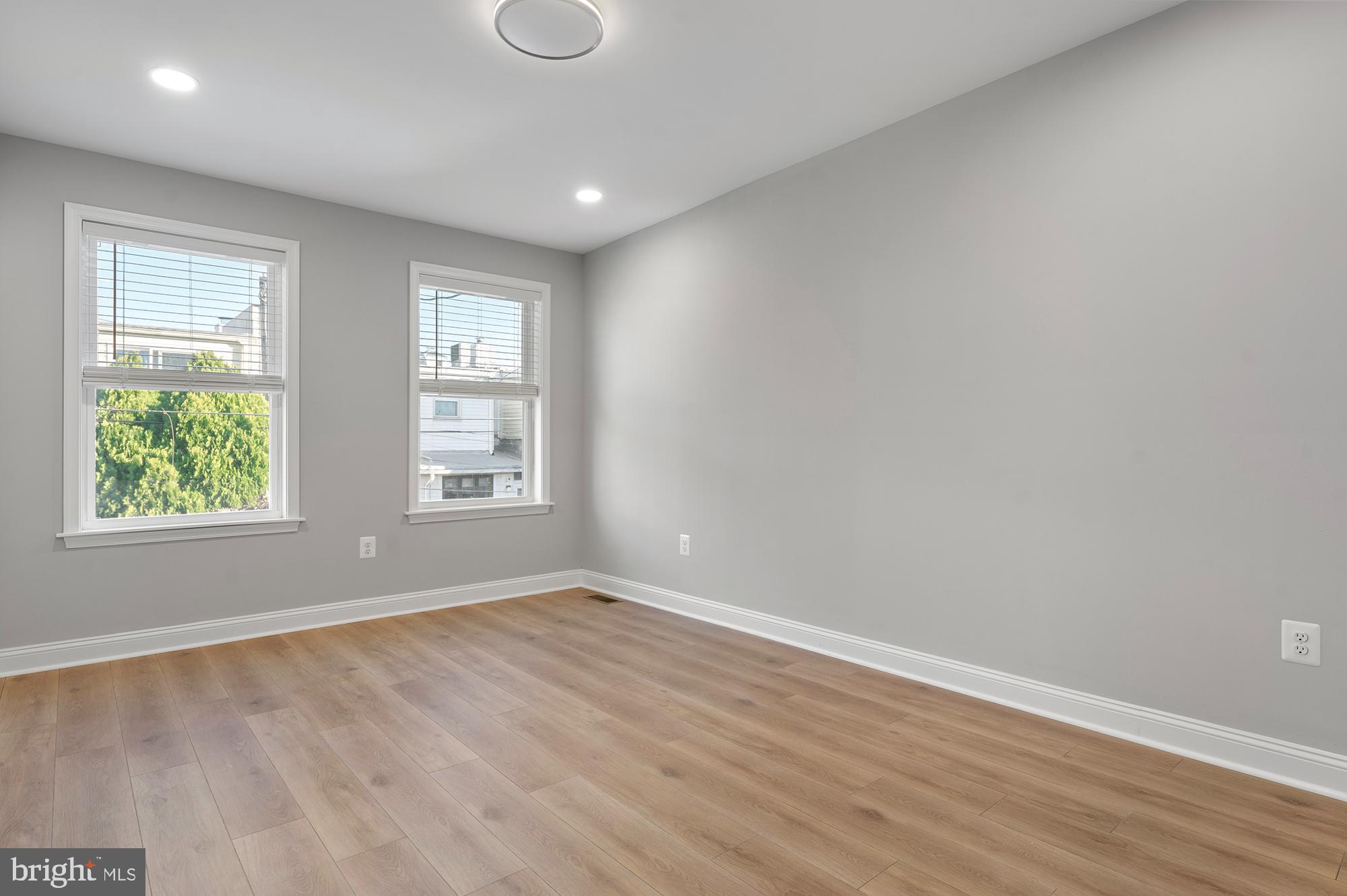LOCUST POINT - Residential