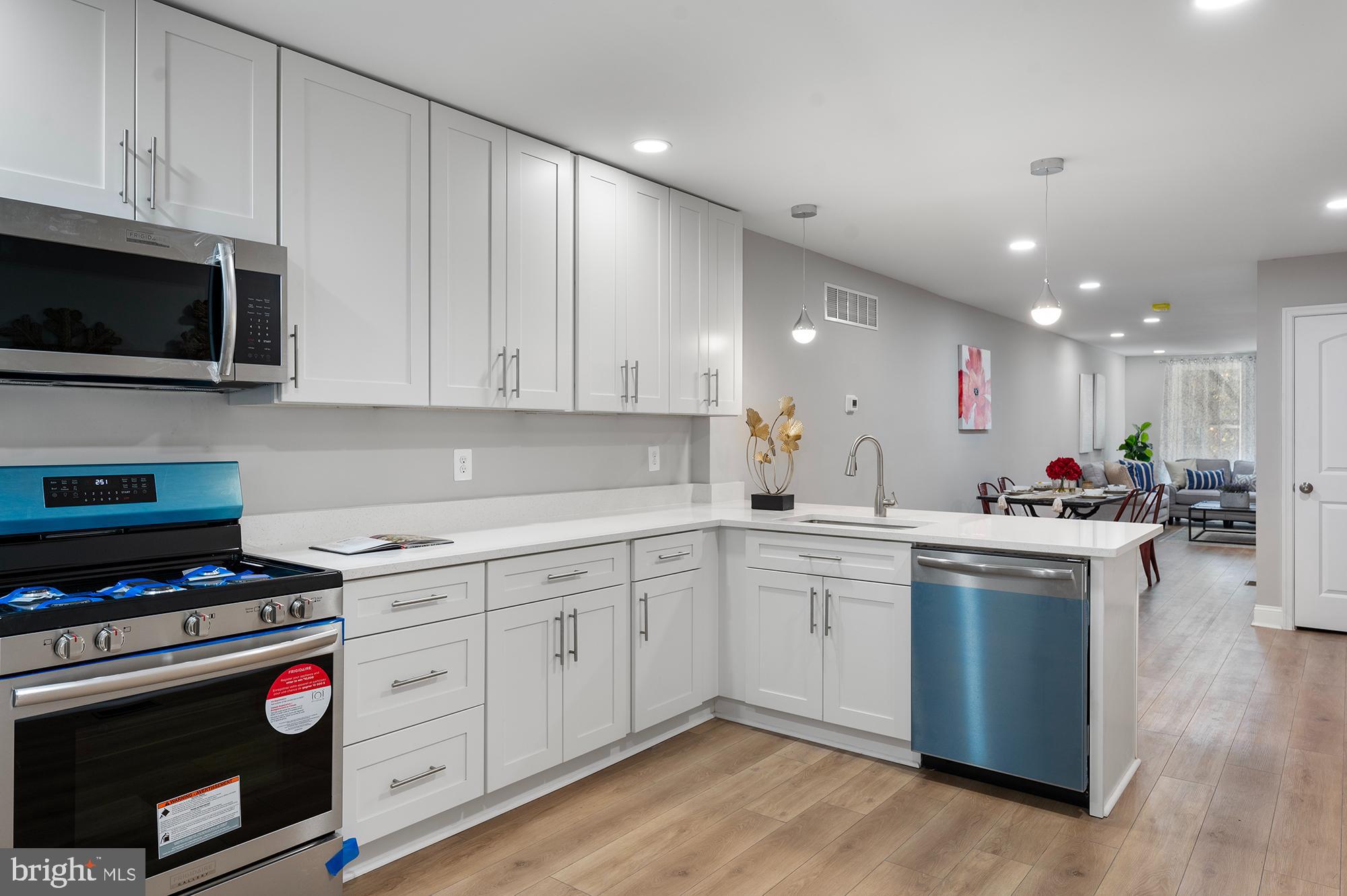 LOCUST POINT - Residential