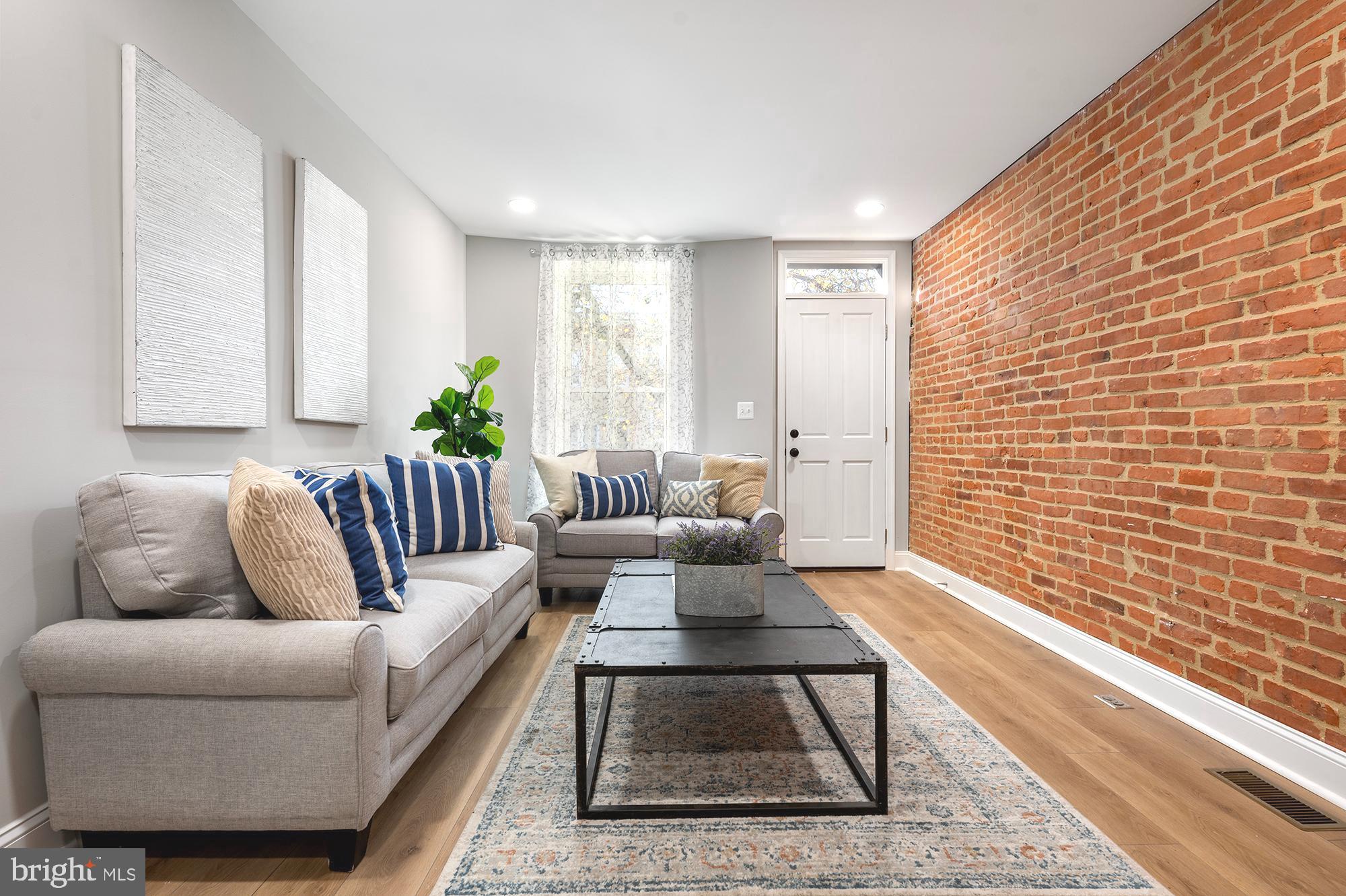 LOCUST POINT - Residential