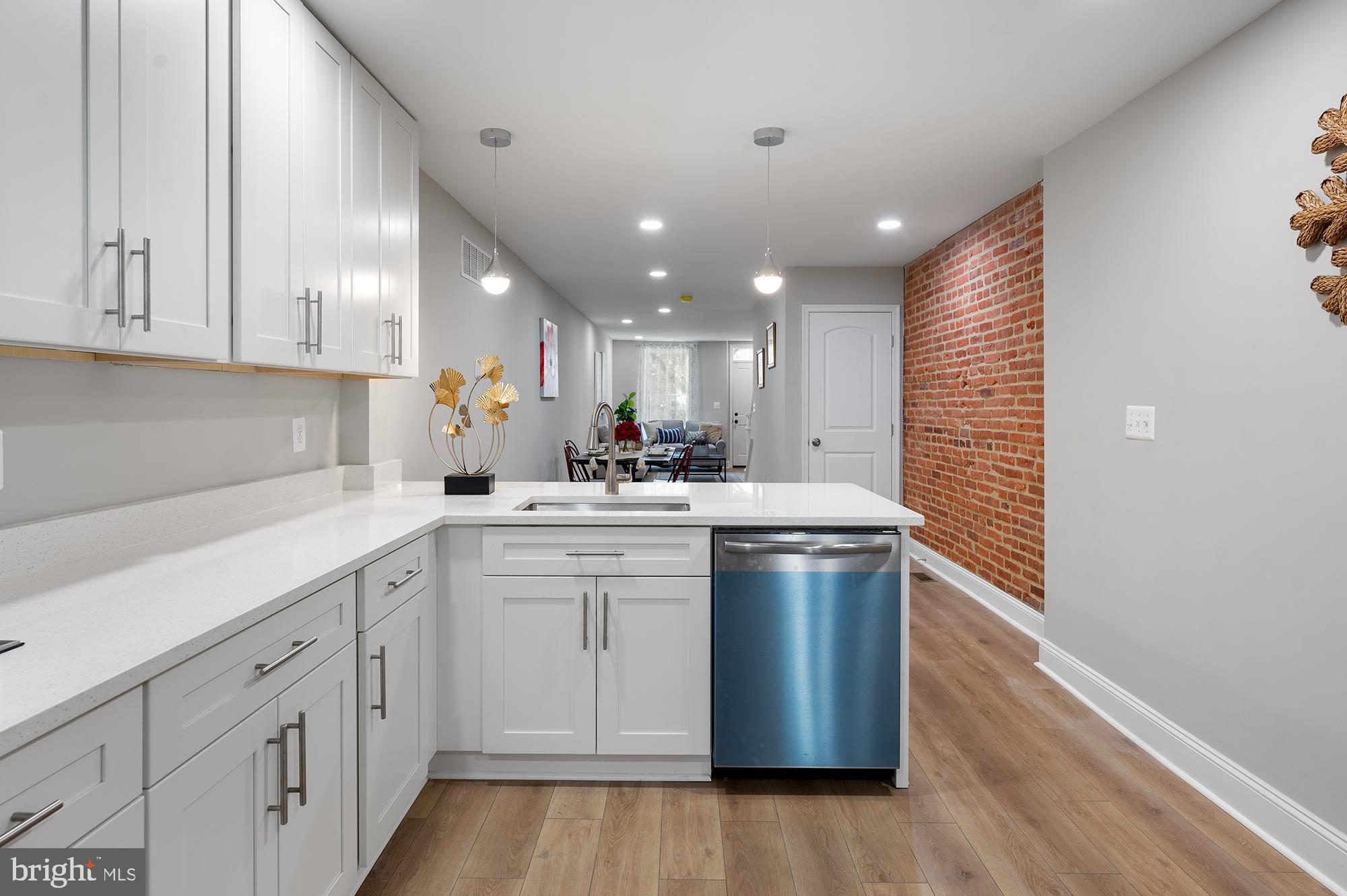 LOCUST POINT - Residential