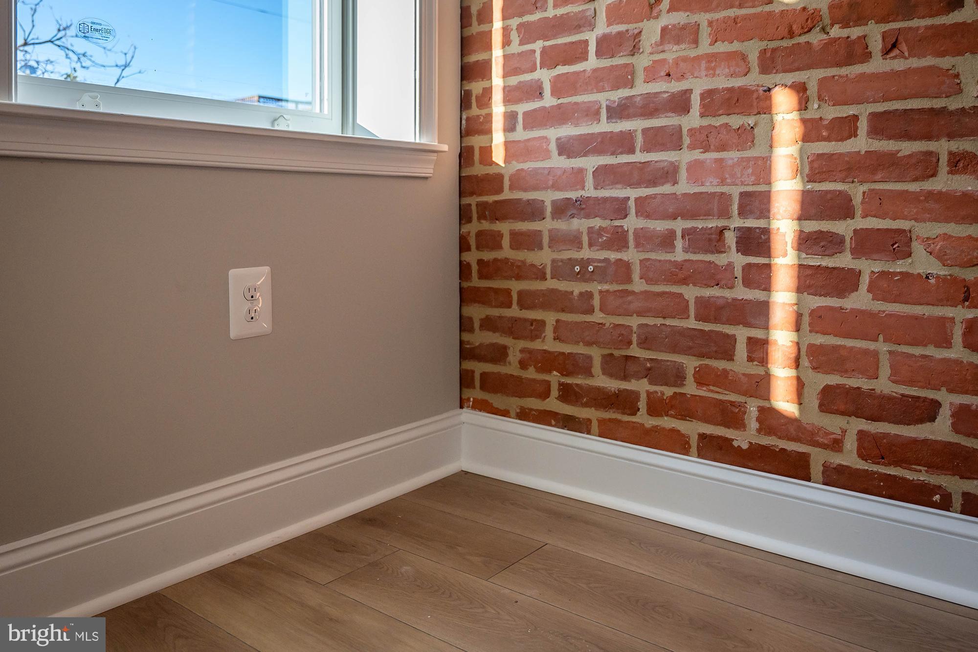 LOCUST POINT - Residential