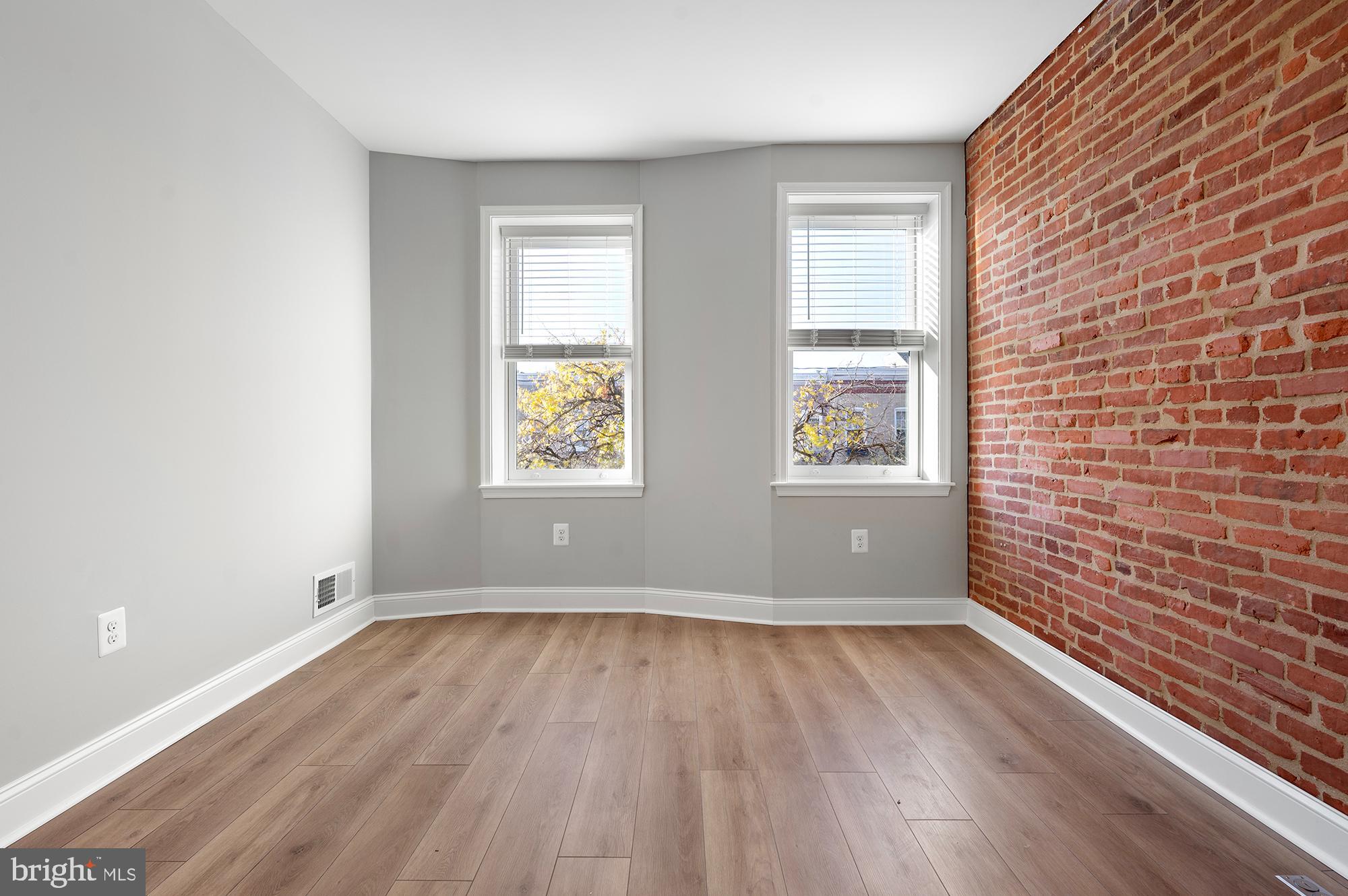 LOCUST POINT - Residential