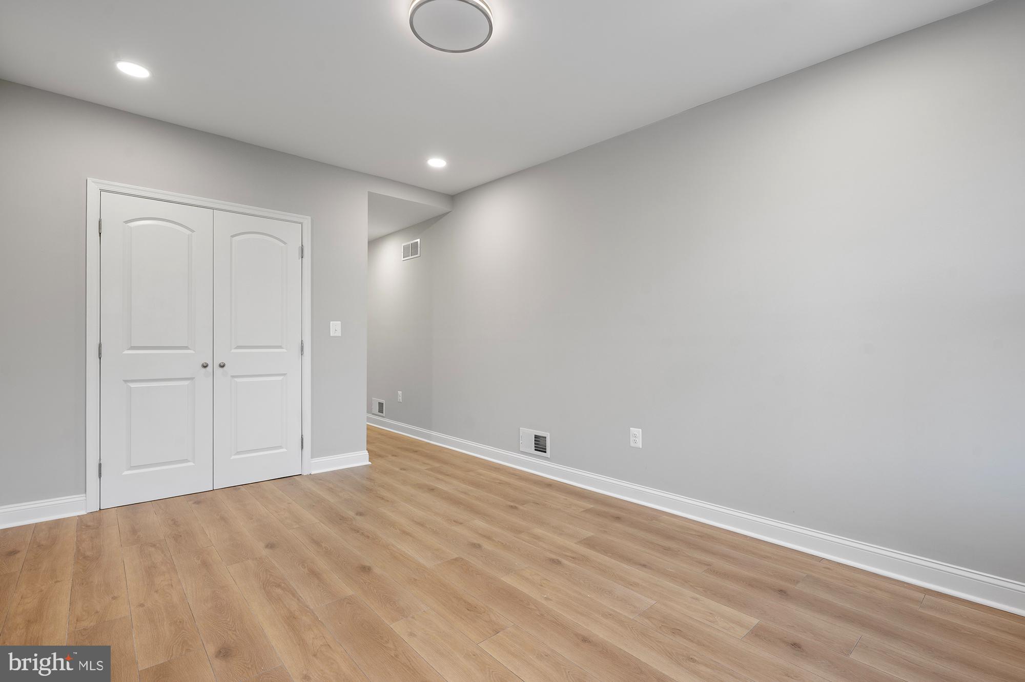 LOCUST POINT - Residential