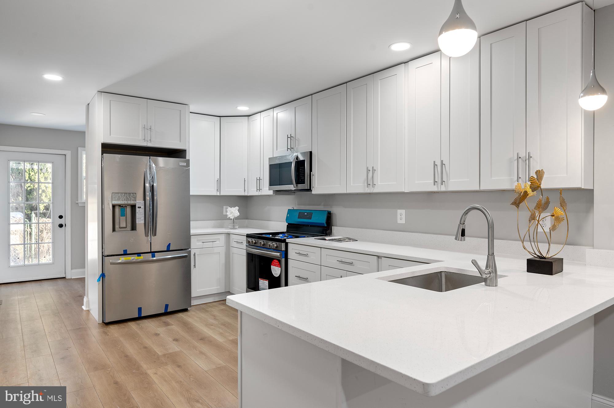 LOCUST POINT - Residential