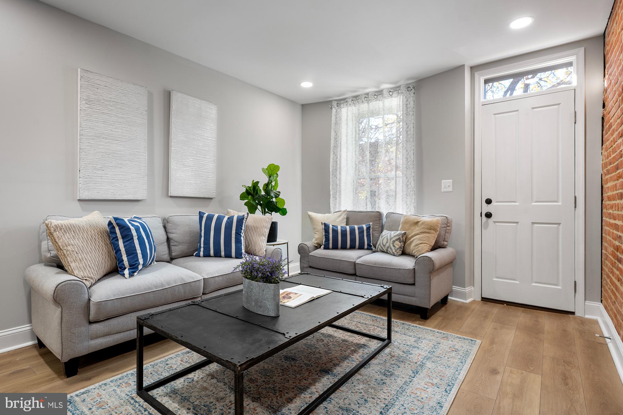 LOCUST POINT - Residential