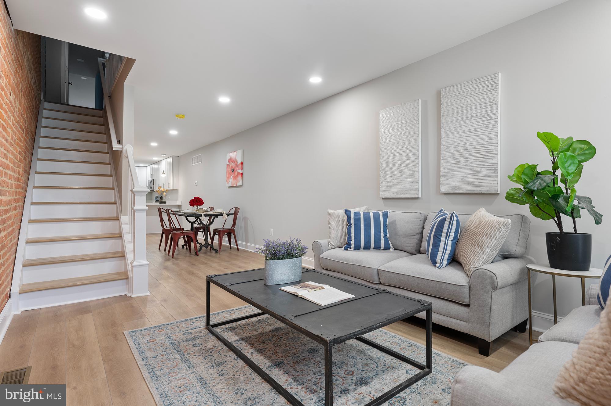 LOCUST POINT - Residential
