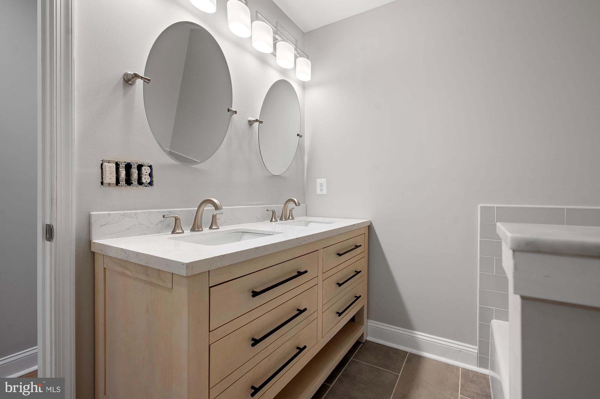LOCUST POINT - Residential