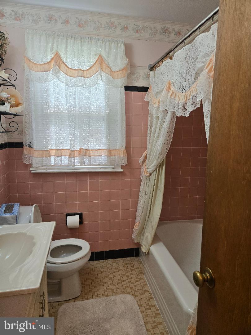 BROAD VIEW FARMS - Residential