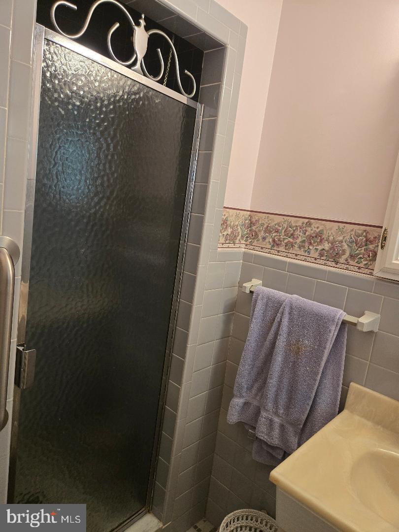 BROAD VIEW FARMS - Residential