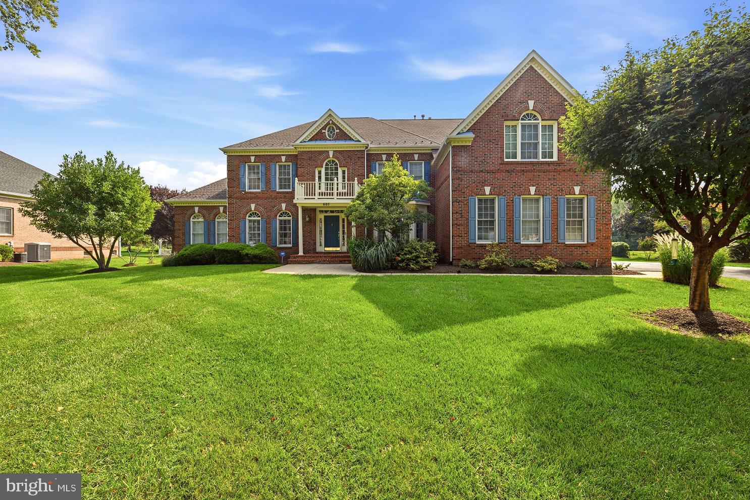 607 MISSION HILLS COURT