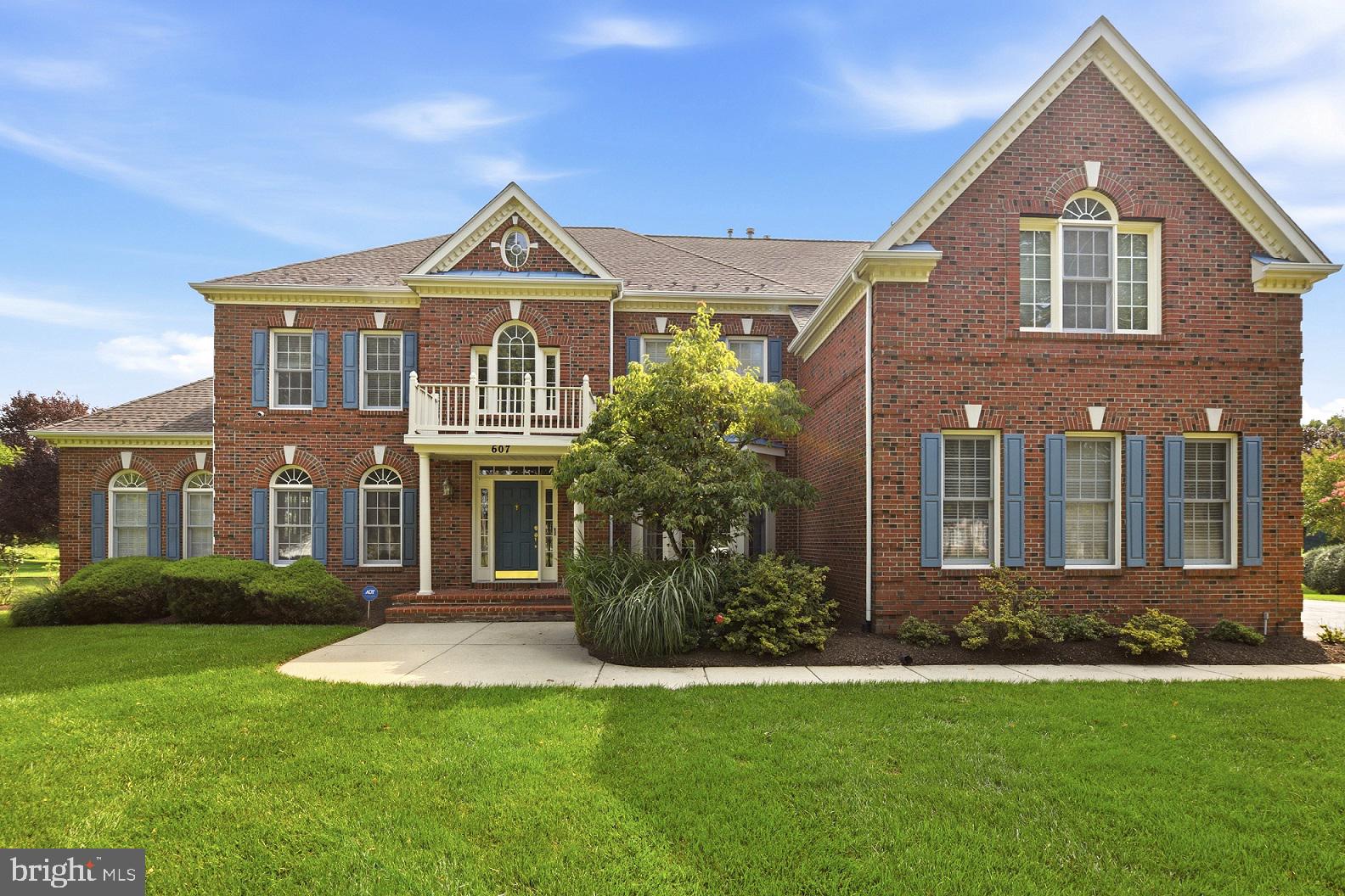 607 MISSION HILLS COURT