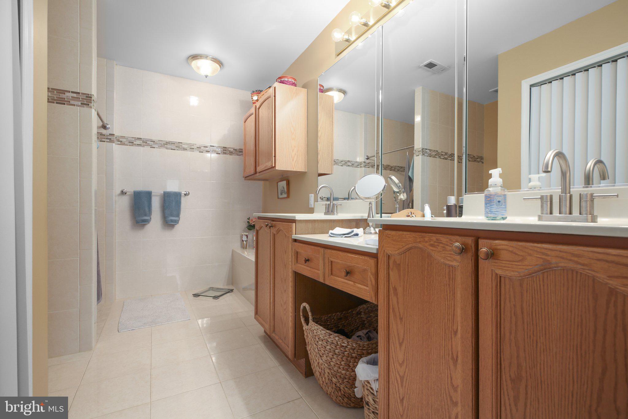 SUMMERLAKE - Residential