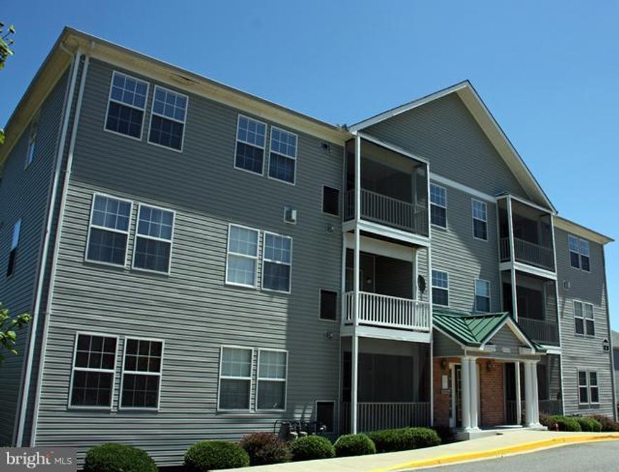 Holiday Special, with acceptable contract seller will pay first two months of HOA's. Spacious 2 bedroom, 2 bath condo with separate office/library.  Master bath with double vanity & shower/soaking tub.  Stackable washer & dryer.Freshly painted, new granite countertops, all new flooring. upgraded heat & A/C, instant hot water and new garbage disposal