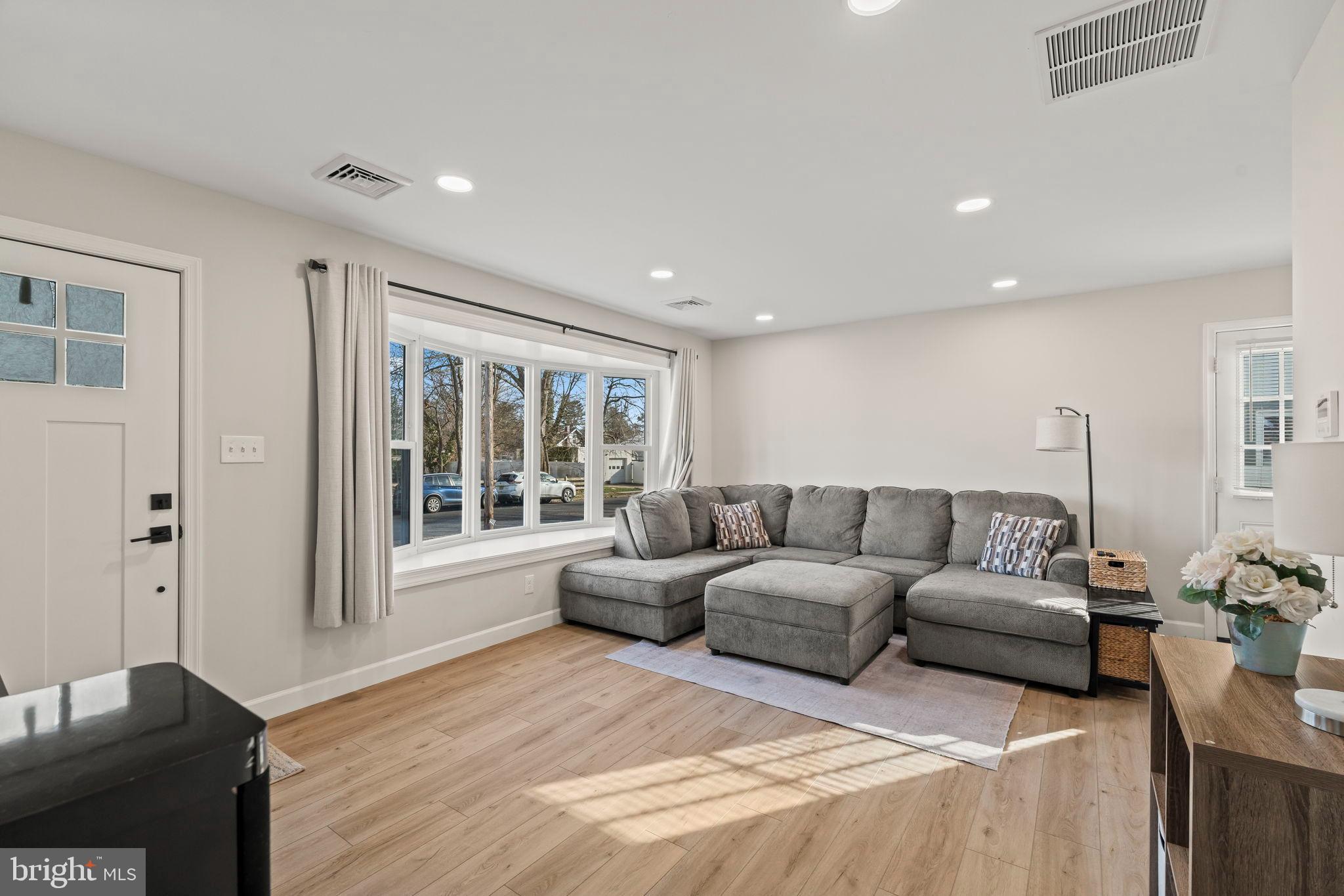 225 PENNSYLVANIA AVENUE