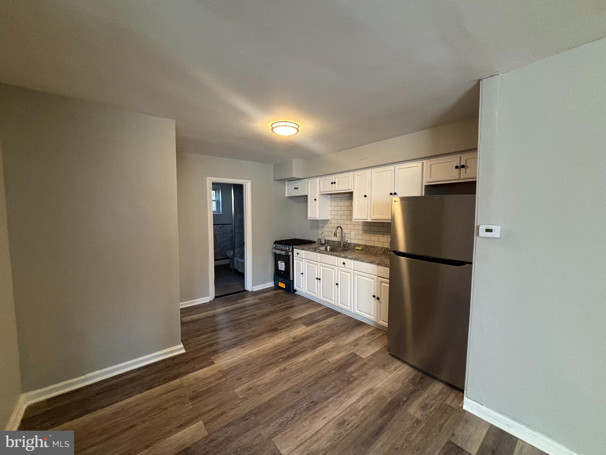Stunning 2 bedroom and 1 bathroom unit is now available! Property features updated kitchen and bathroom, open concept, large bedrooms, tons of closet space and common area laundry. In addition, its located near an abundance of public transportation including but not limited to subways, buses, Broad Street, Roosevelt Blvd and 76 so what are you waiting for? Hurry and schedule your appointment today!