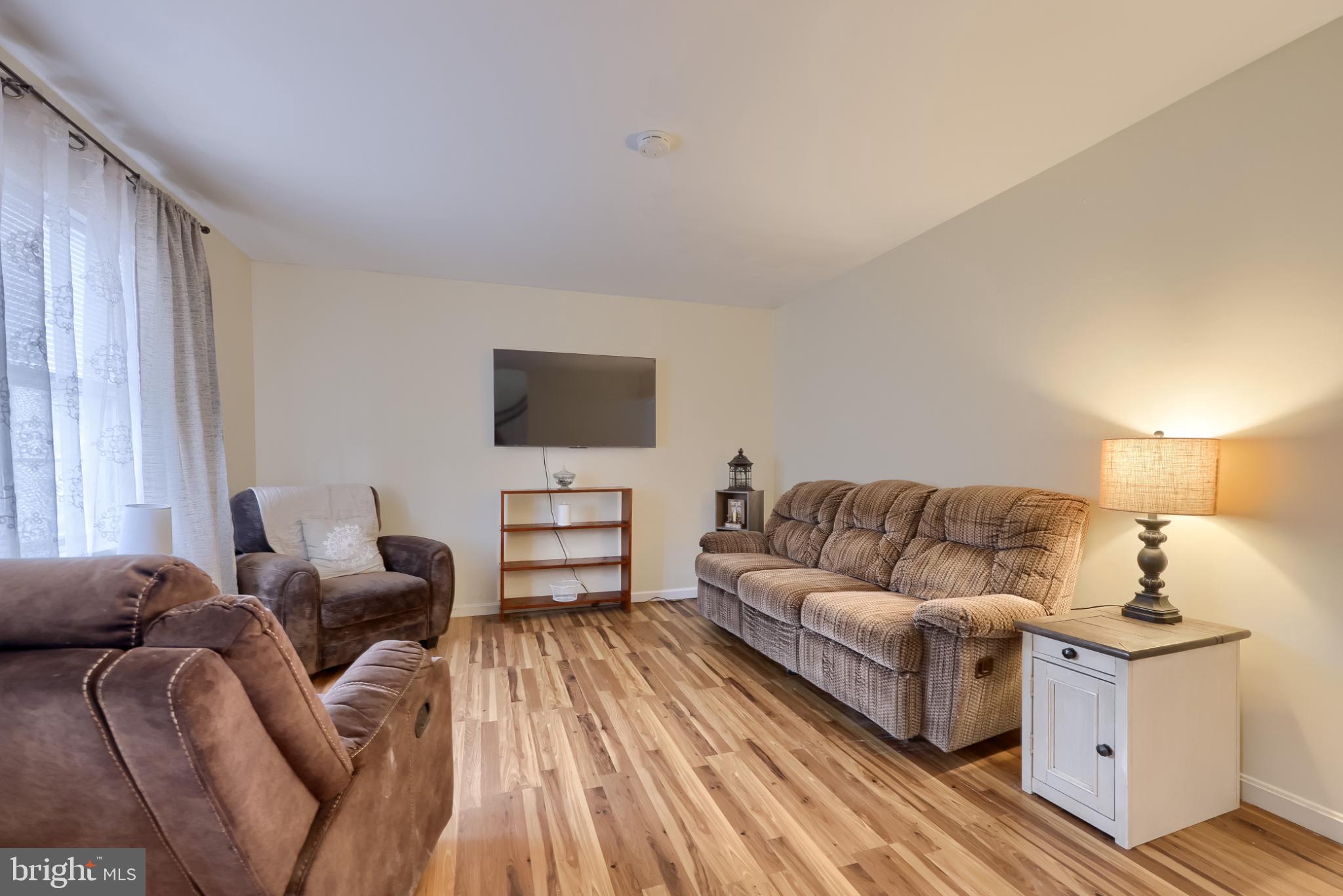 1524 MANOR BOULEVARD